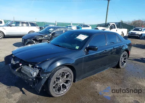 2020 Chrysler 300 300S z USA, uszkodzony, nr VIN 2C3CCABT1LH178473